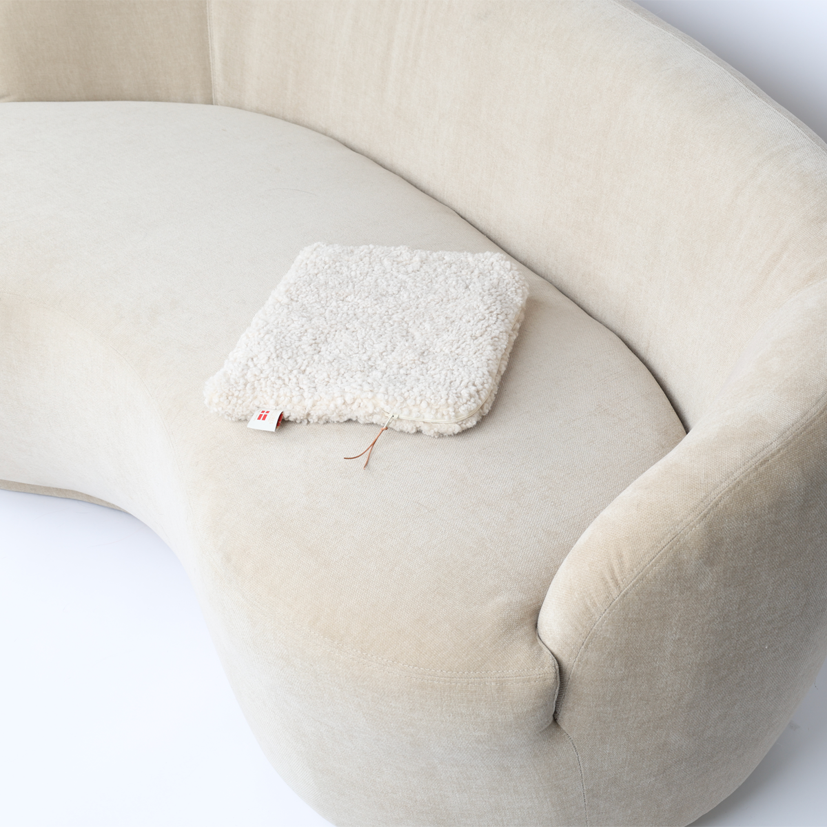 Housse d’ordinateur en peau de mouton | 36 × 28 cm Perle