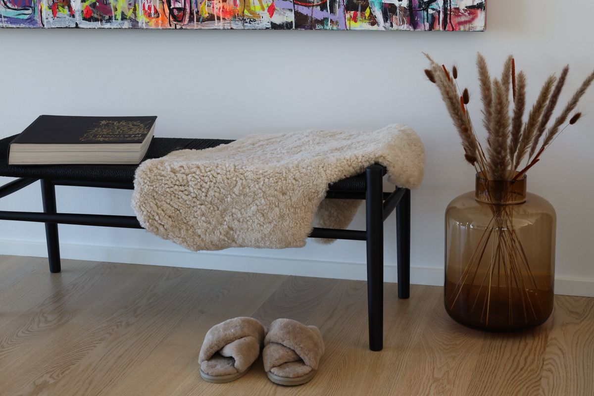 New Zealand Sheepskin | Short Curly Wool | Rug 90 cm Pearl