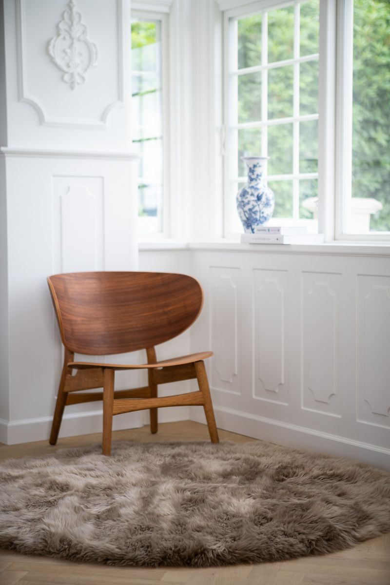 Tapis design en peau de mouton longue laine | D180 cm | D250 cm Taupe