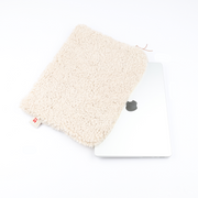 Housse d’ordinateur en peau de mouton | 36 × 28 cm