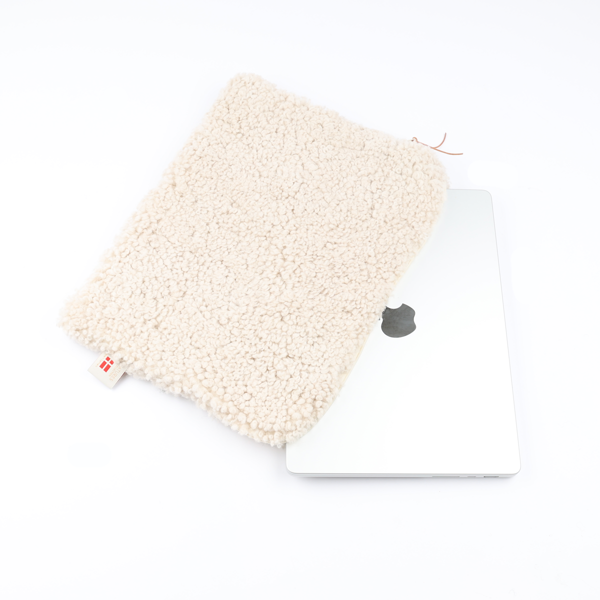 Housse d’ordinateur en peau de mouton | 36 × 28 cm