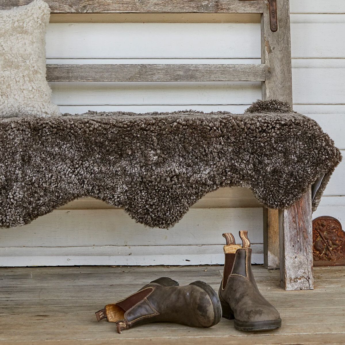 Tapis double en peau de mouton | Nouvelle-Zélande | Laine courte bouclée | 170 × 60 cm Taupe