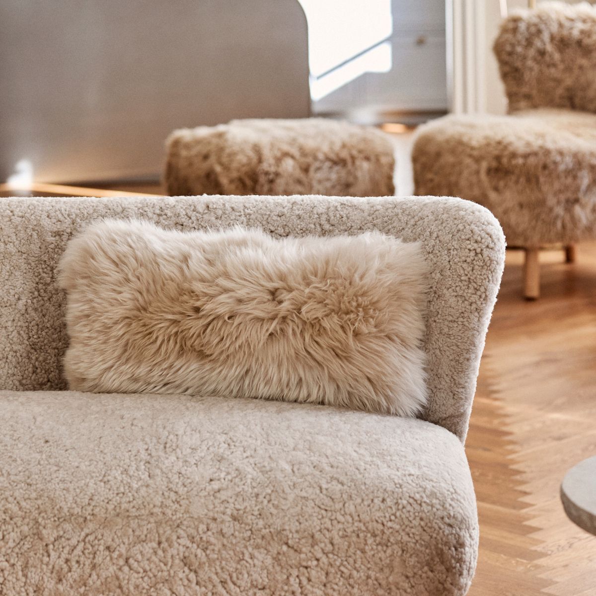 Coussin en peau de mouton longue laine | 28x56 cm Noir