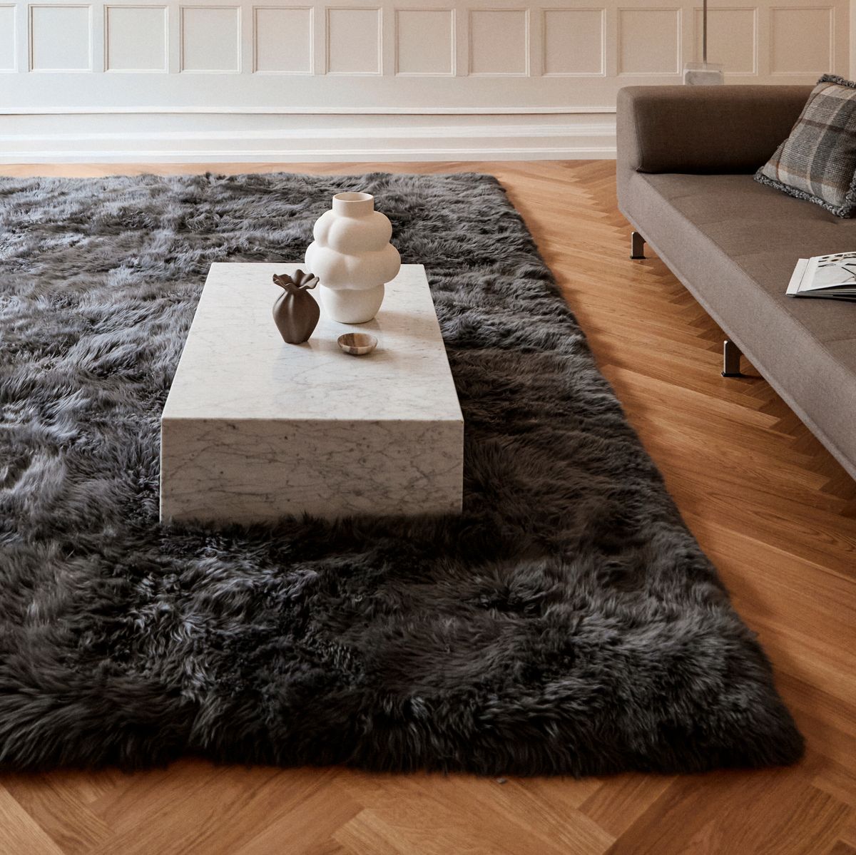 Tapis design en peau de mouton à laine longue Noir
