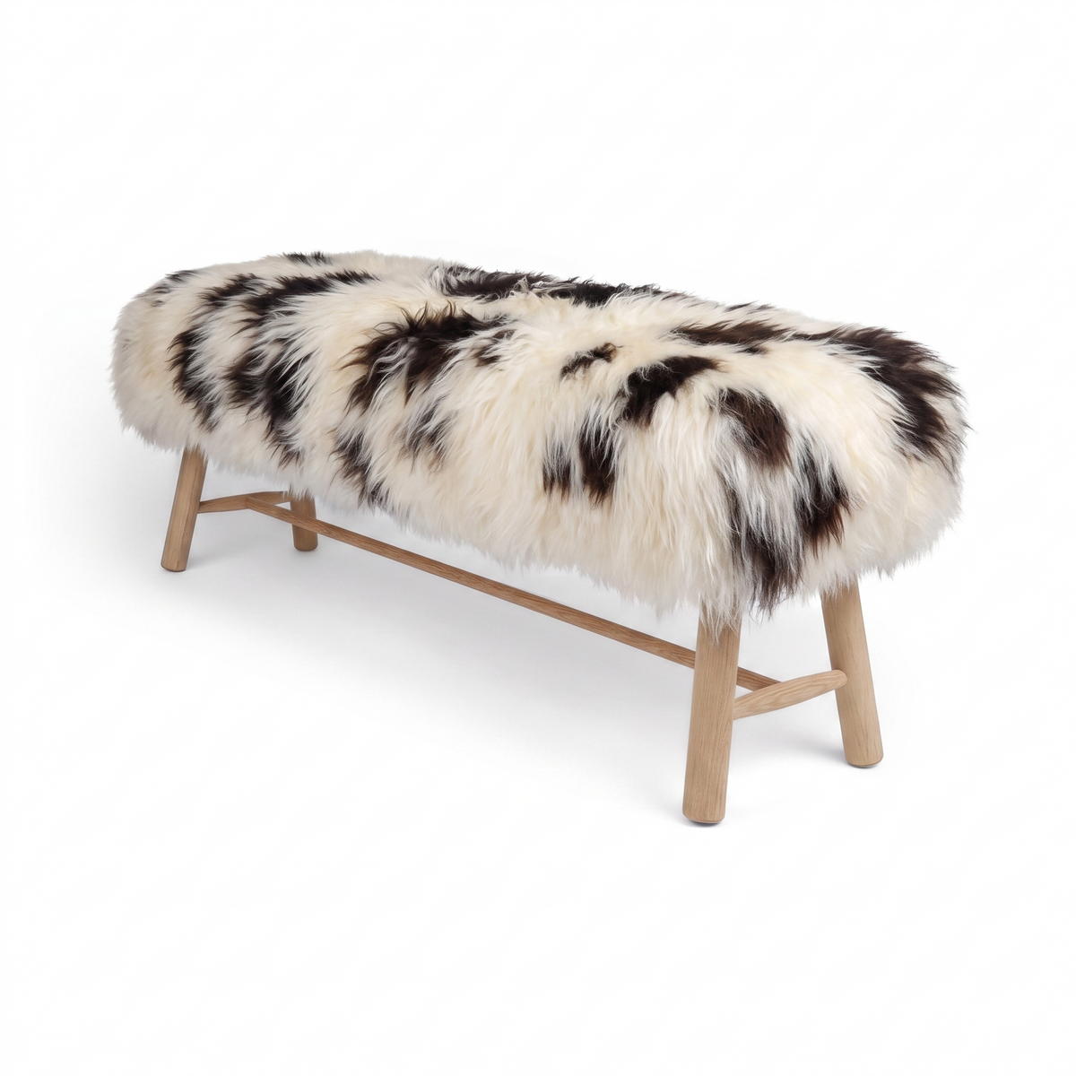 Banc Theo | Peau de mouton tibétaine | Pieds en chêne