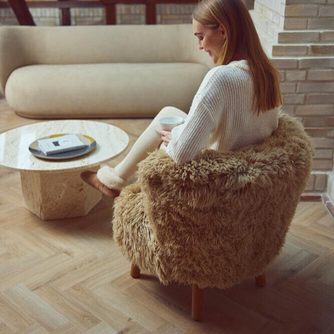Fauteuil lounge Emily | Laine longue Miel