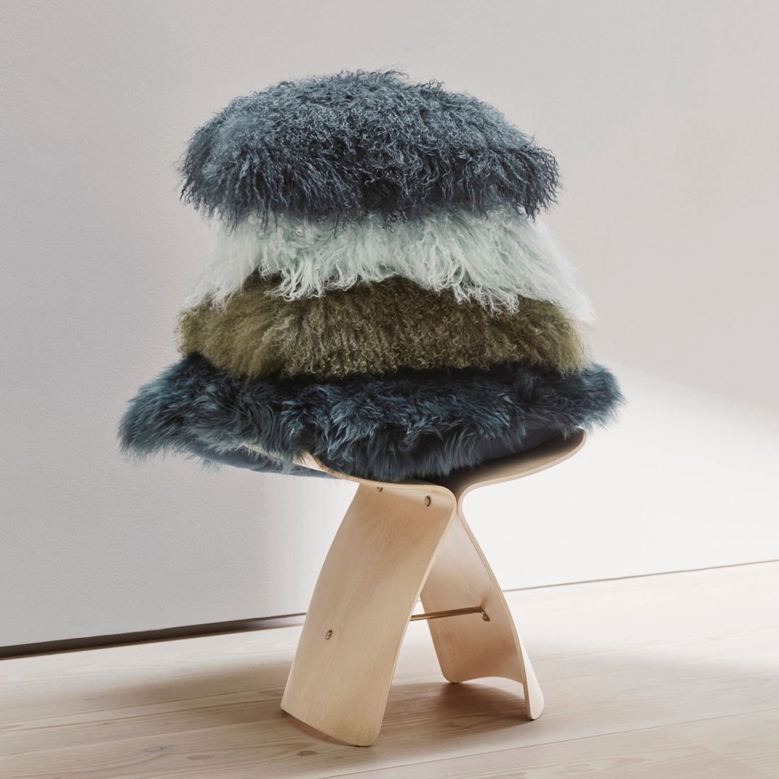 Coussin en peau de mouton bouclée | double face | 56x56 cm | 40x40 cm Lever de soleil arctique