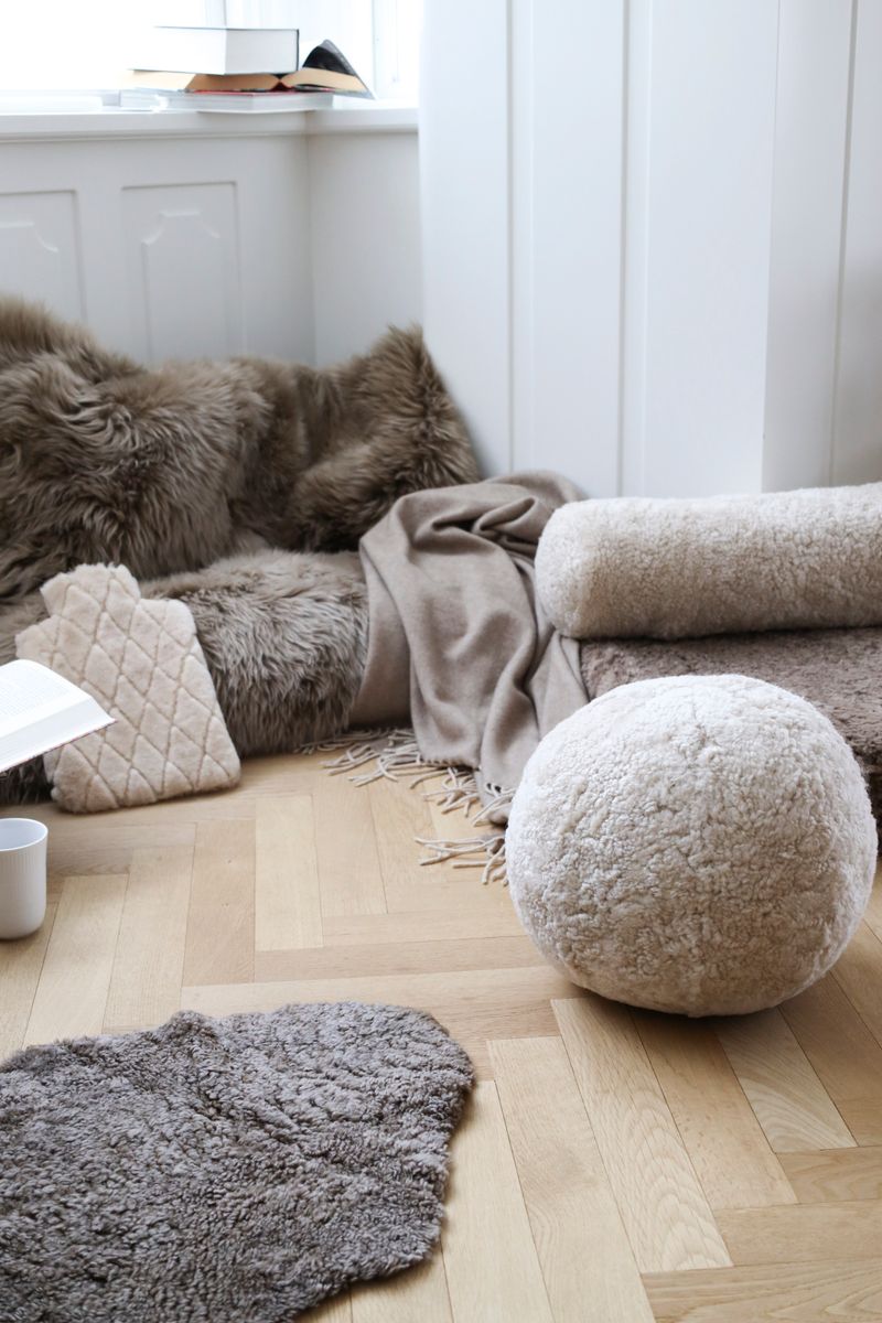 New Zealand Sheepskin | Short Curly Wool | Rug 90 cm Taupe