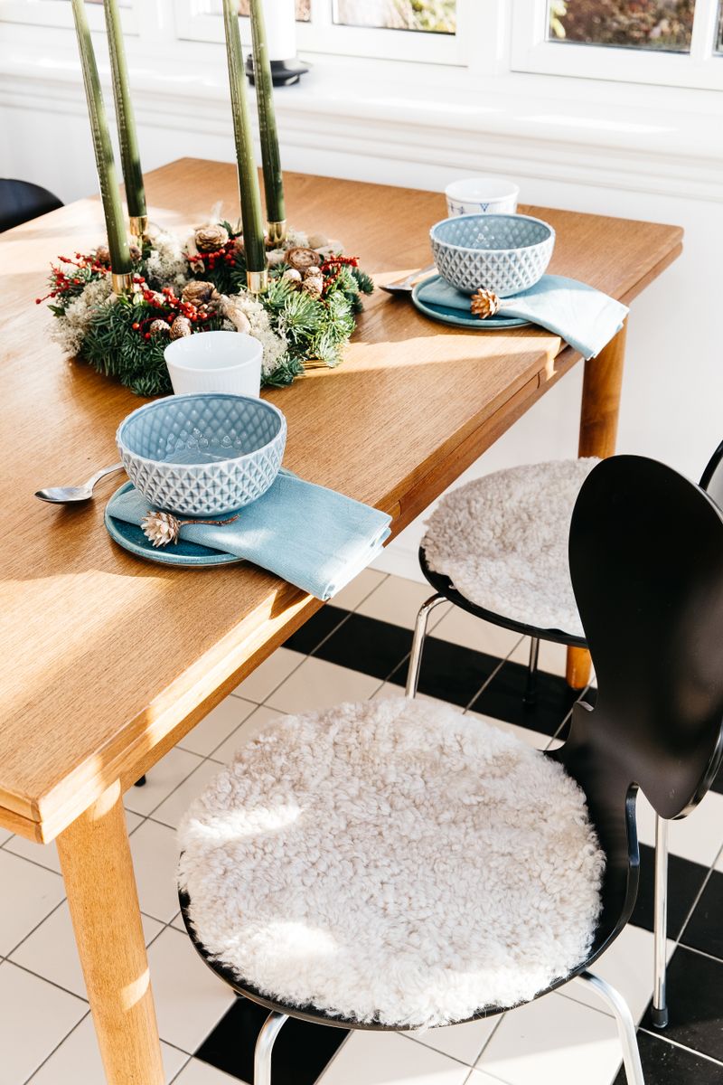 Short Wool Curly Sheepskin Seat Cover | Ø38 cm Anthracite