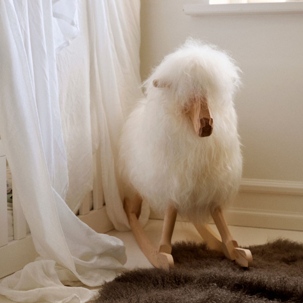 Mouton à bascule | Laine courte | L85 × l25 × H60 cm | Grand Ivoire