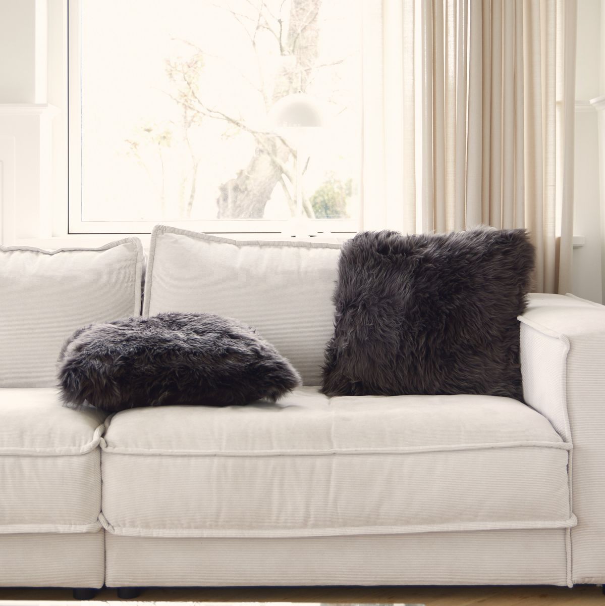 Coussin en peau de mouton longue laine | 35x35 cm Aubergine