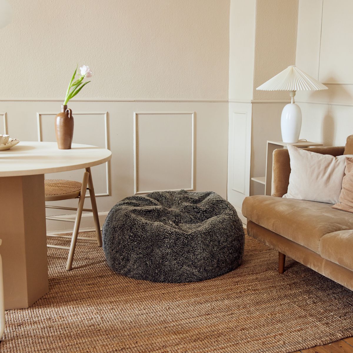 Pouf rond en peau de mouton | Laine courte | Moyenne | Grande Anthracite