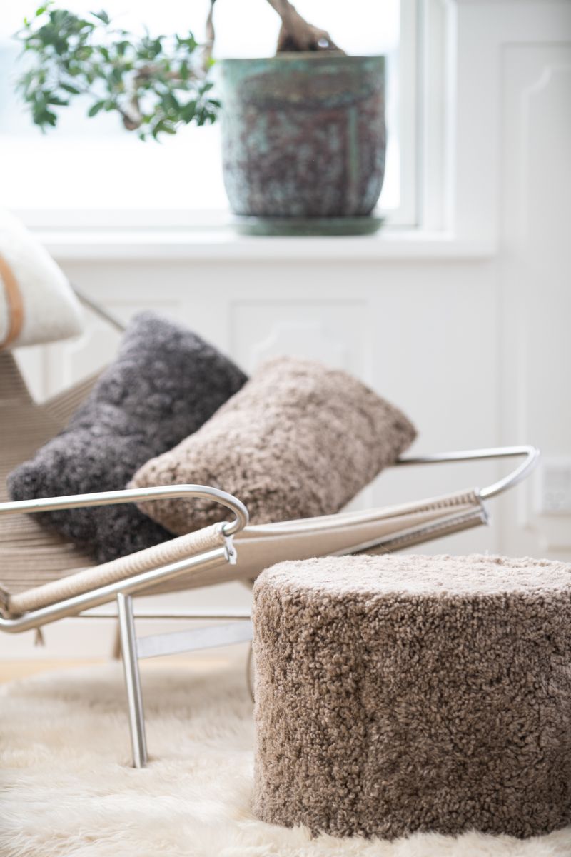 Short Wool Curly Sheepskin Pouf Taupe