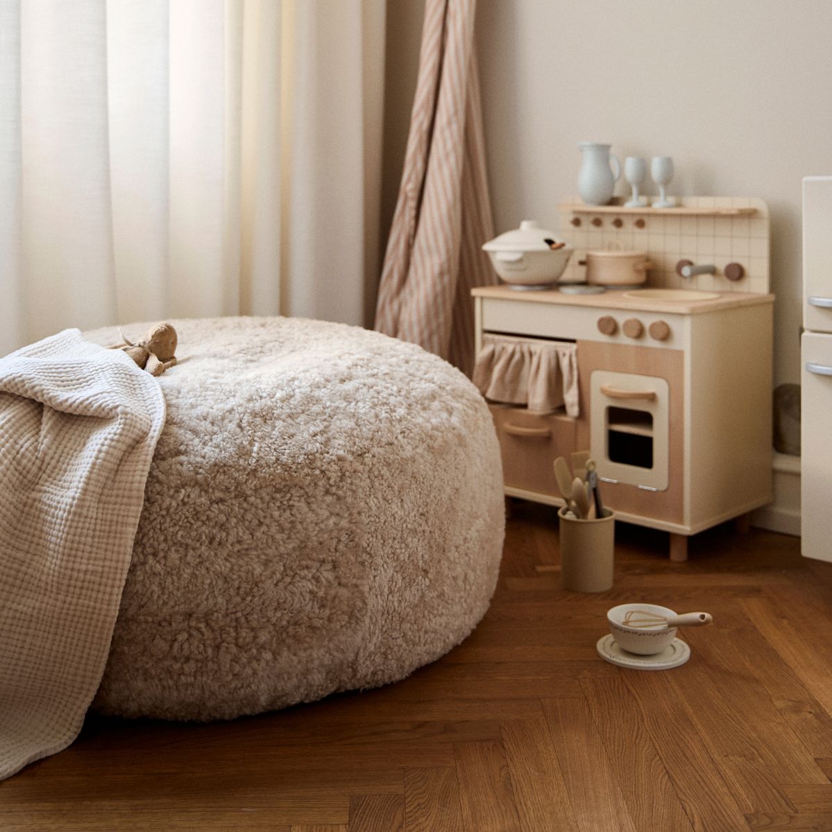 Pouf rond en peau de mouton | Laine courte | Moyenne | Grande Anthracite