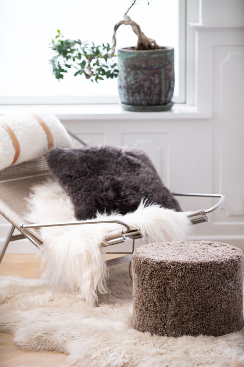 Short Wool Curly Sheepskin Pouf Taupe
