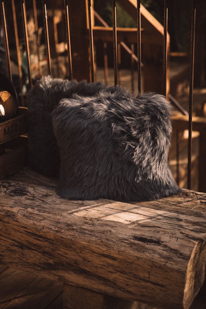 Coussin en peau de mouton | Laine longue | Nouvelle-Zélande | 40x40 cm Noyer