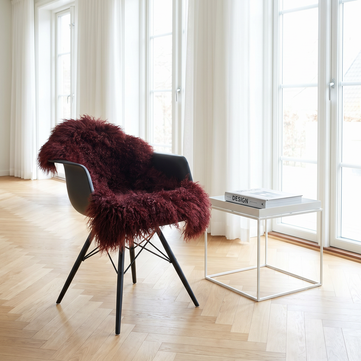 Peau de mouton bouclée | Tibet | 85 × 50 cm Bordeaux