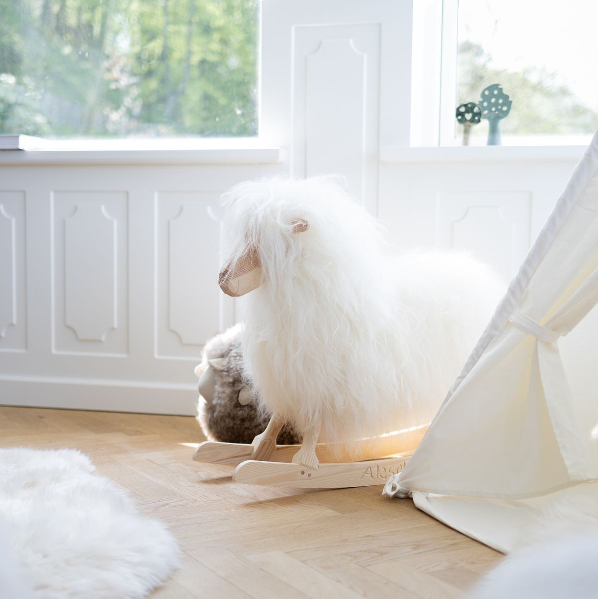 Mouton à bascule | Laine islandaise longue | L85 × l25 × H60 cm | Grand Noirâtre