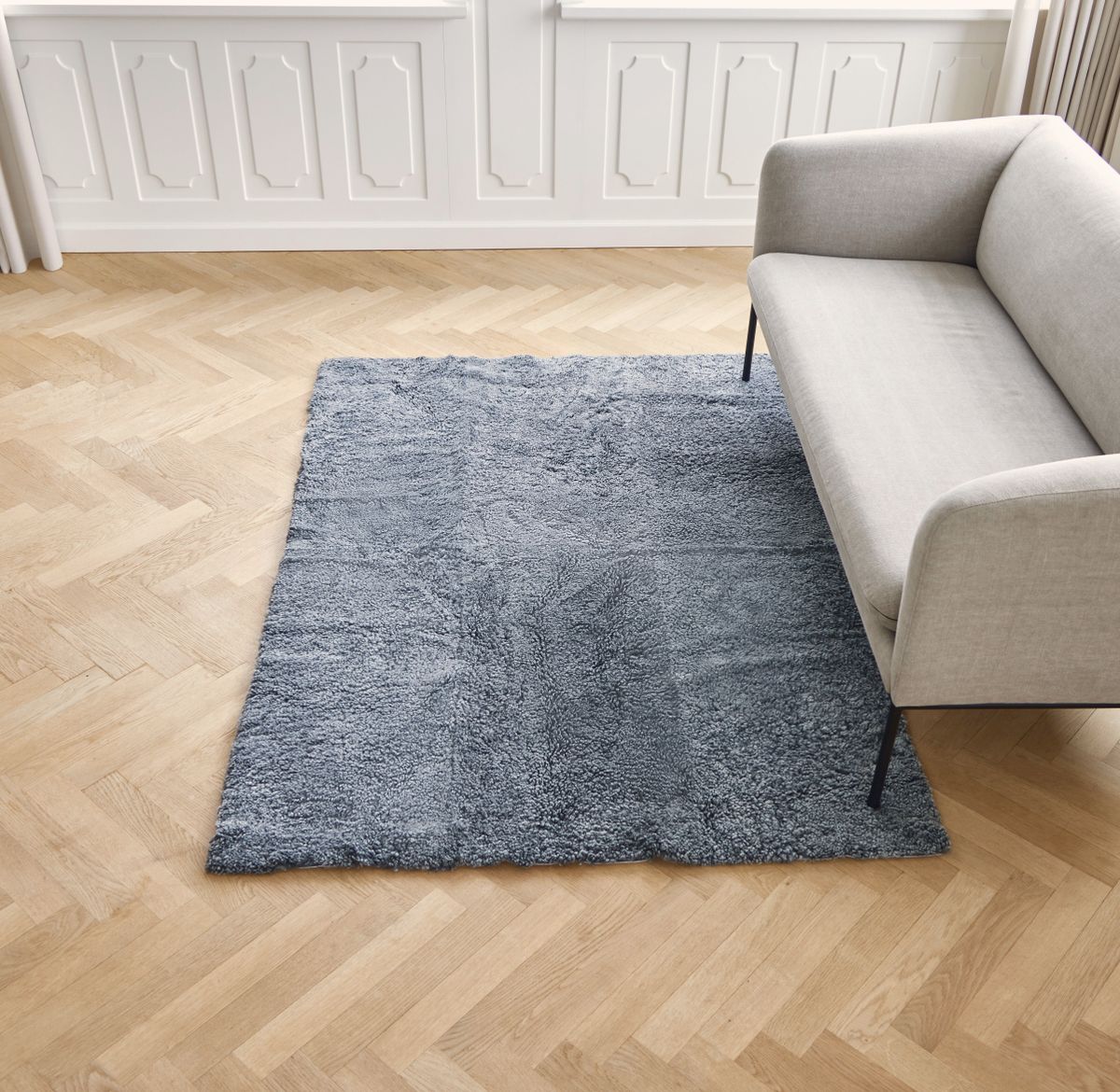 Tapis design en peau de mouton bouclée à laine courte Anthracite
