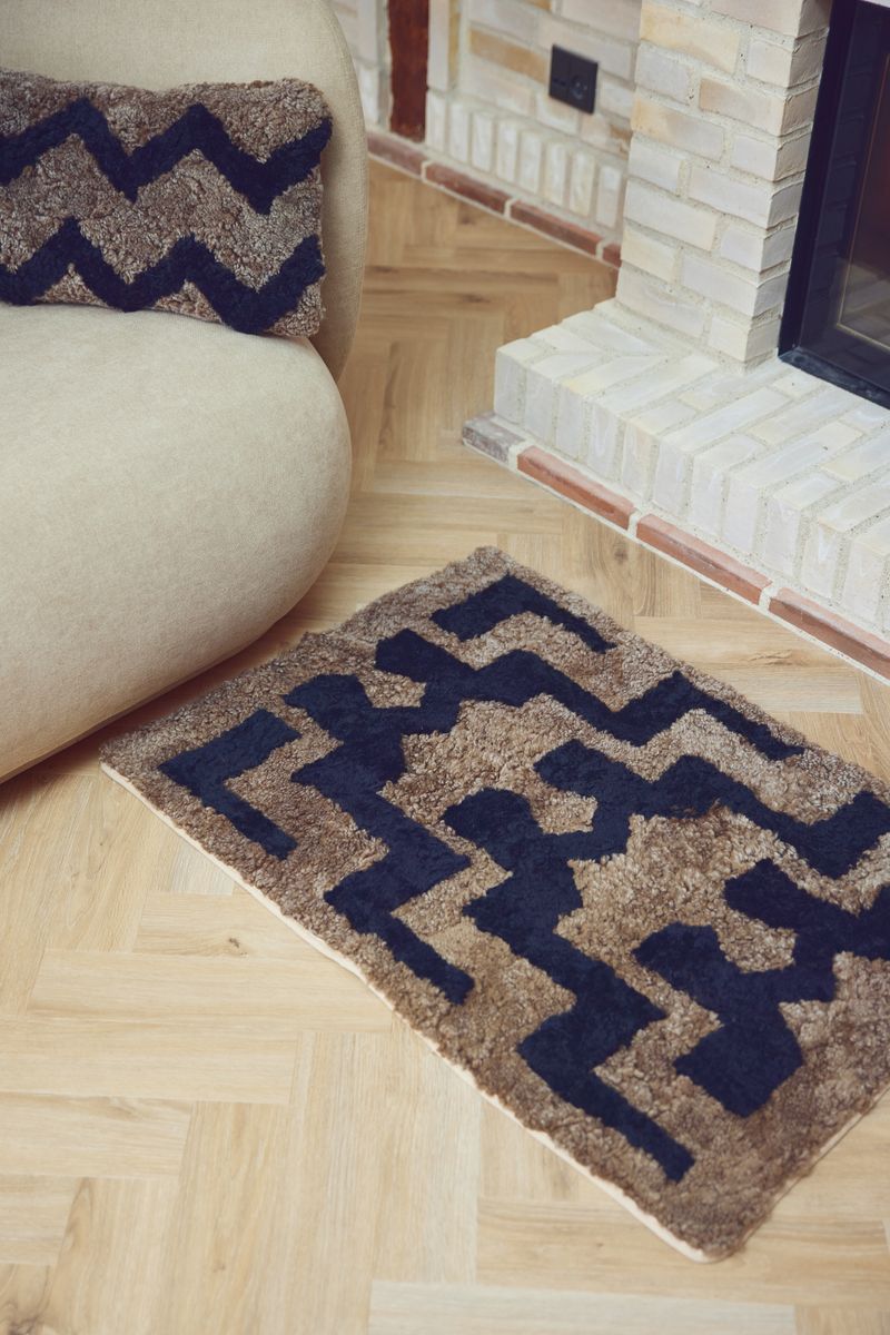 Short Wool Curly Sheepskin Design Rug | 70x98 cm Black/Taupe