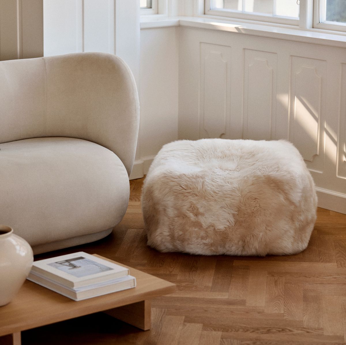 Pouf en peau de mouton | Laine longue Noir