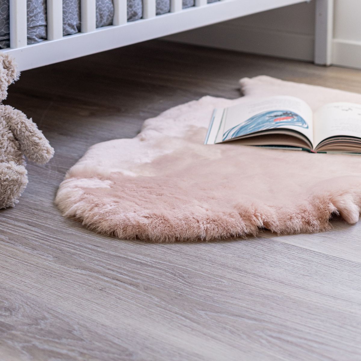 Peau de mouton pour bébé | Laine courte | Nouvelle-Zélande Rose clair