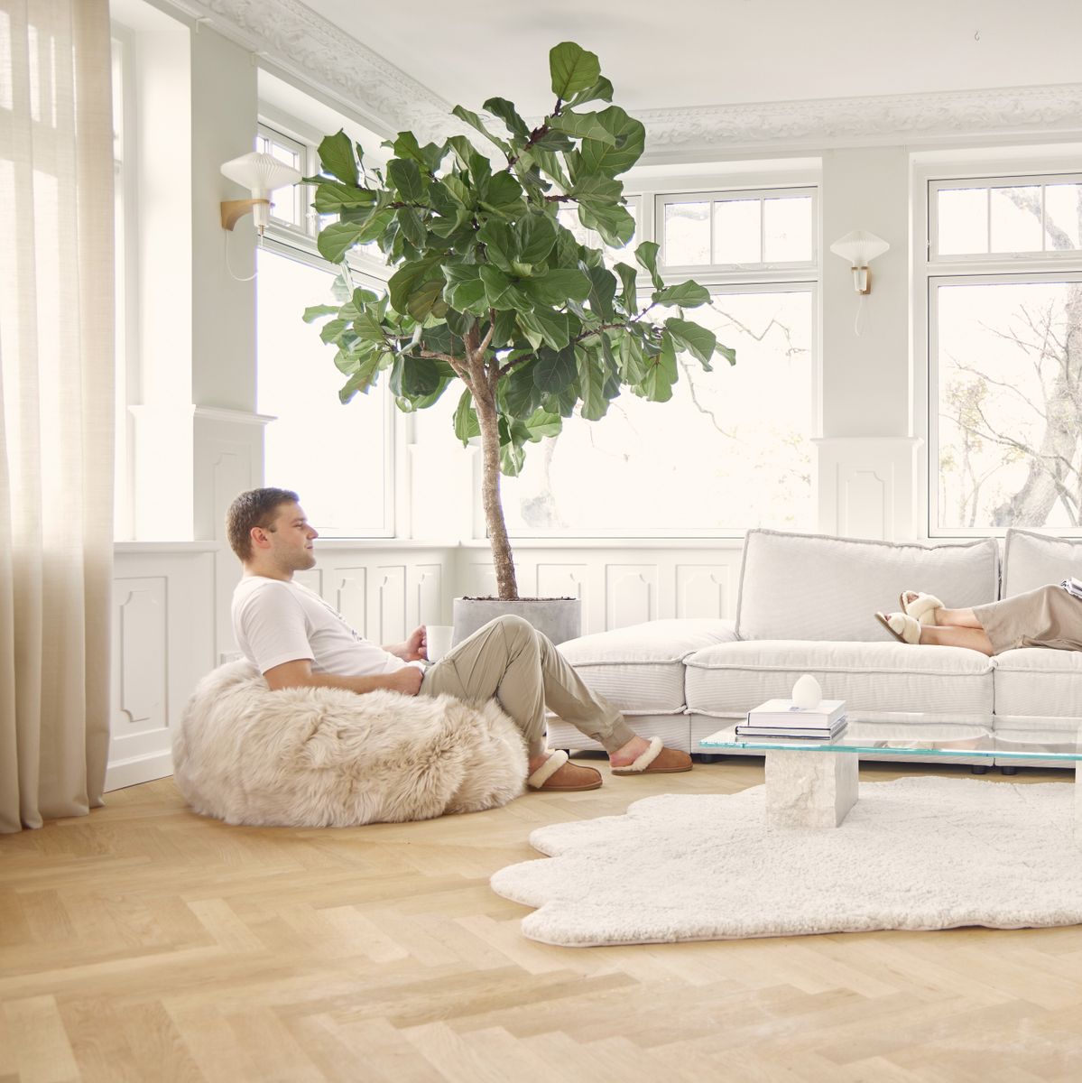 Pouf rond en peau de mouton | Laine longue | Taille M ou L Noir