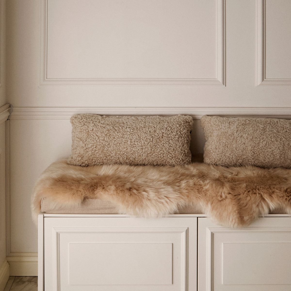 Coussin en peau de mouton | Laine courte | Nouvelle-Zélande | 35x45 cm Beige