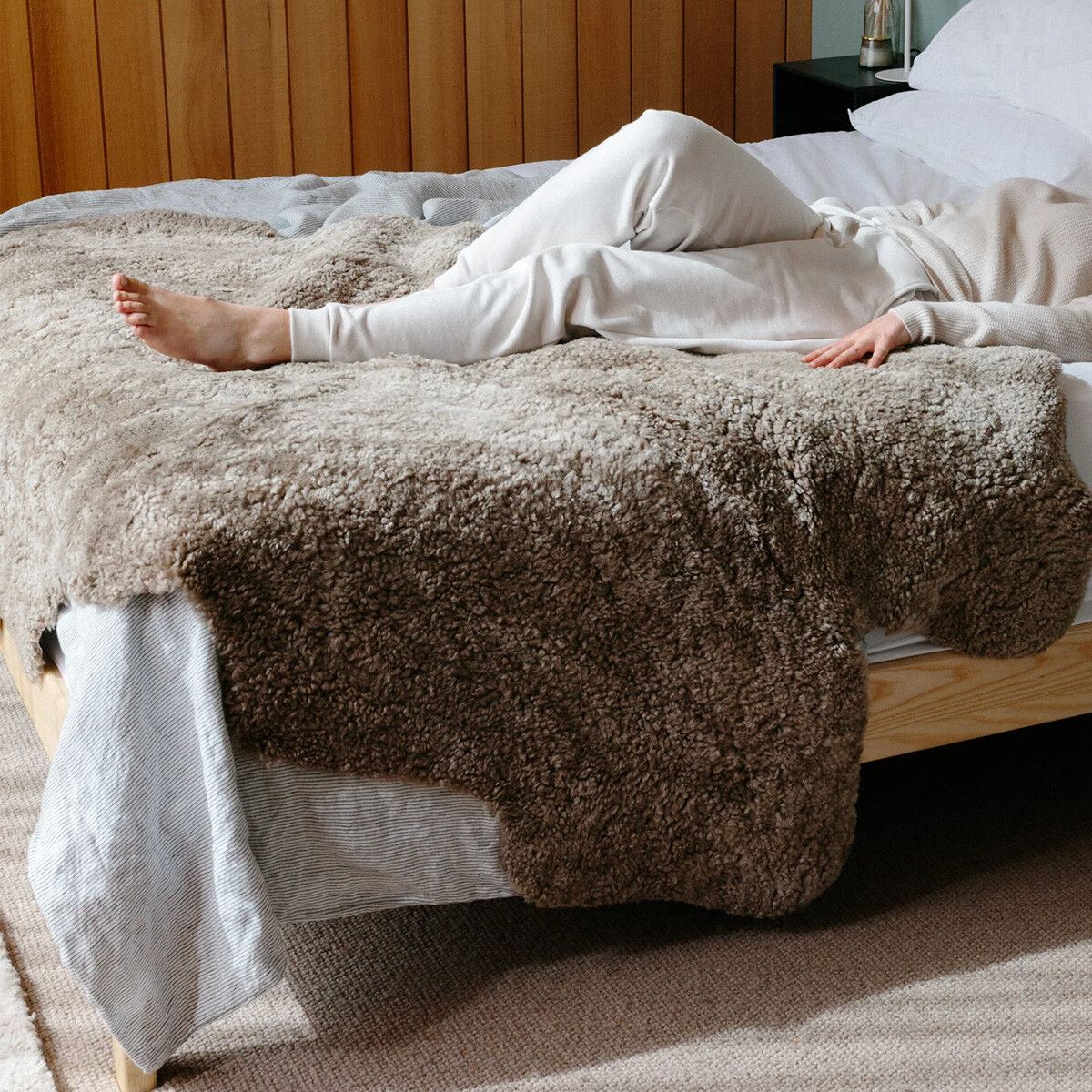 Tapis en peau de mouton | Nouvelle-Zélande | Laine courte bouclée | Format quadruple | 170 × 110 cm Taupe
